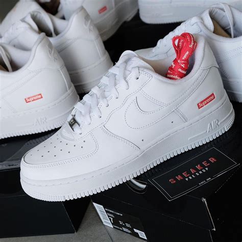 nike supreme air force 1